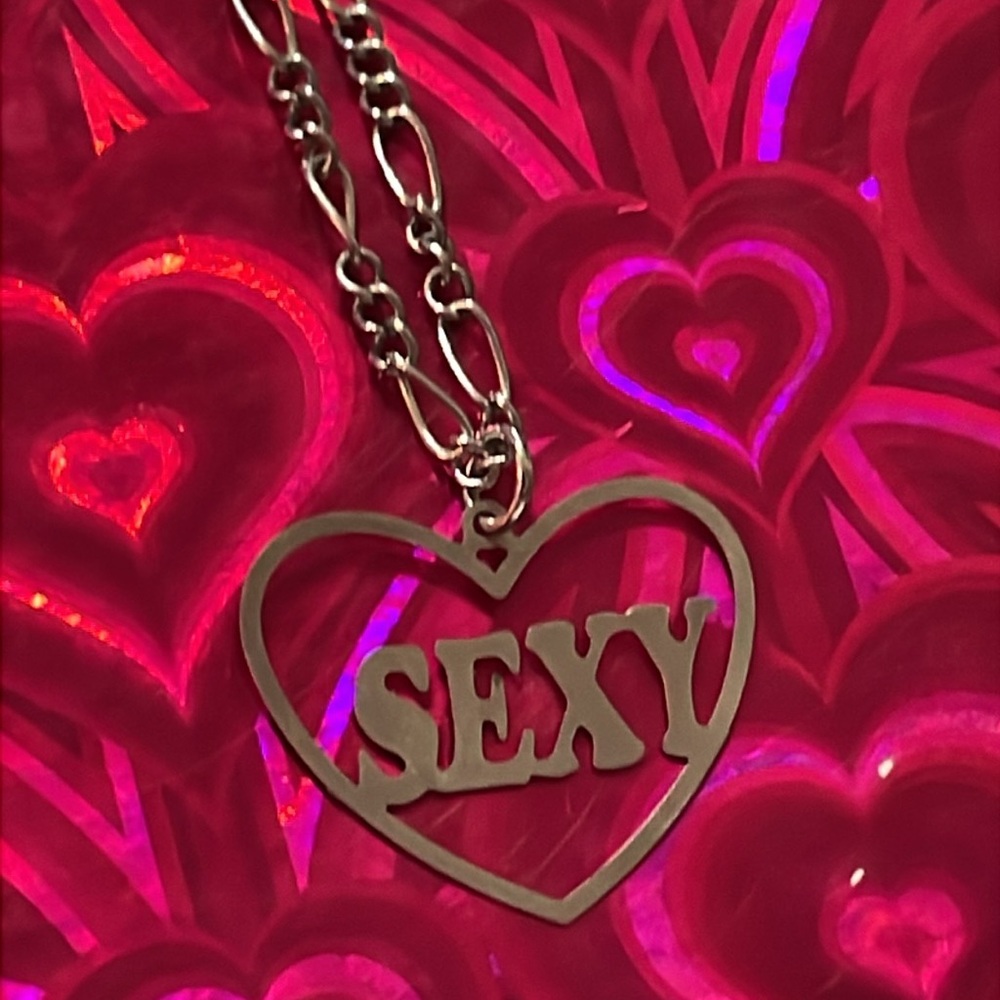 Y2K “sexy” heart necklace - Picture 4 of 5